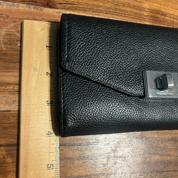 Black Micheal kors wallet! Excellent condition - Picture 8 of 10